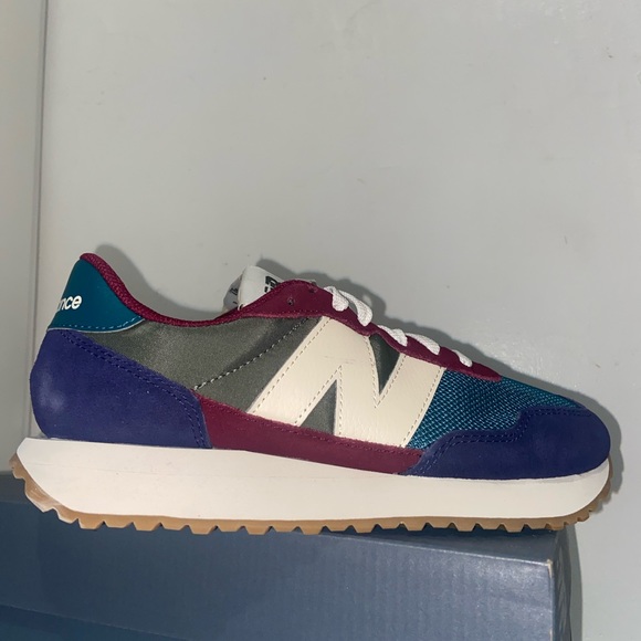 New Balance - Picture 3 of 5